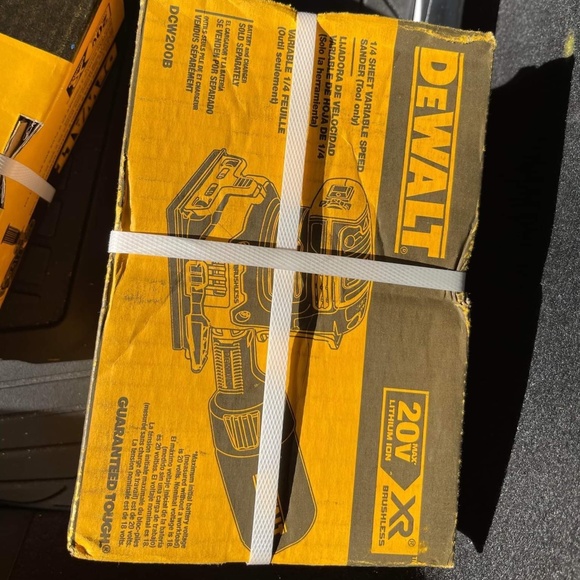 1/4 sheet variable speed sander - Picture 1 of 1